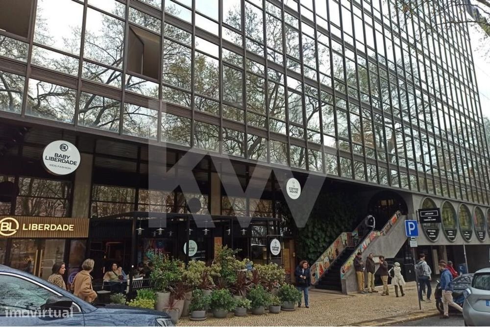 Escritorio em Edifício Moderno na Av. da Liberdade