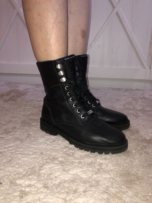 Продам жіночі черевики.