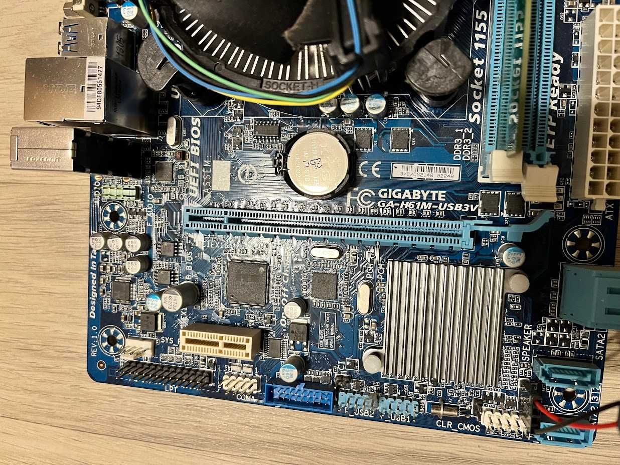 Płyta GA-H61M-USB3V + INTEL Pentium CPU G2020 2,9 GHz + 4GB RAM