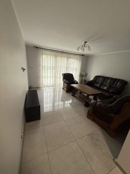 Rezerwacja-Wynajmę dom w zabudowie szeregowej z garażem i ogrodkiem