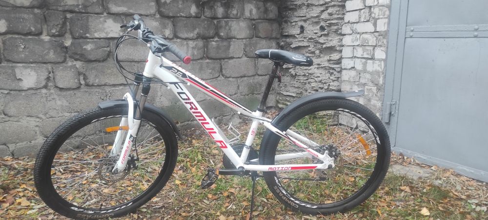 5000 гр. Продам велосипед Формула Мотион 26 колеса 13 рама