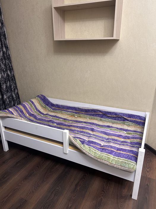 Ліжко з матрацем (самовивіз)