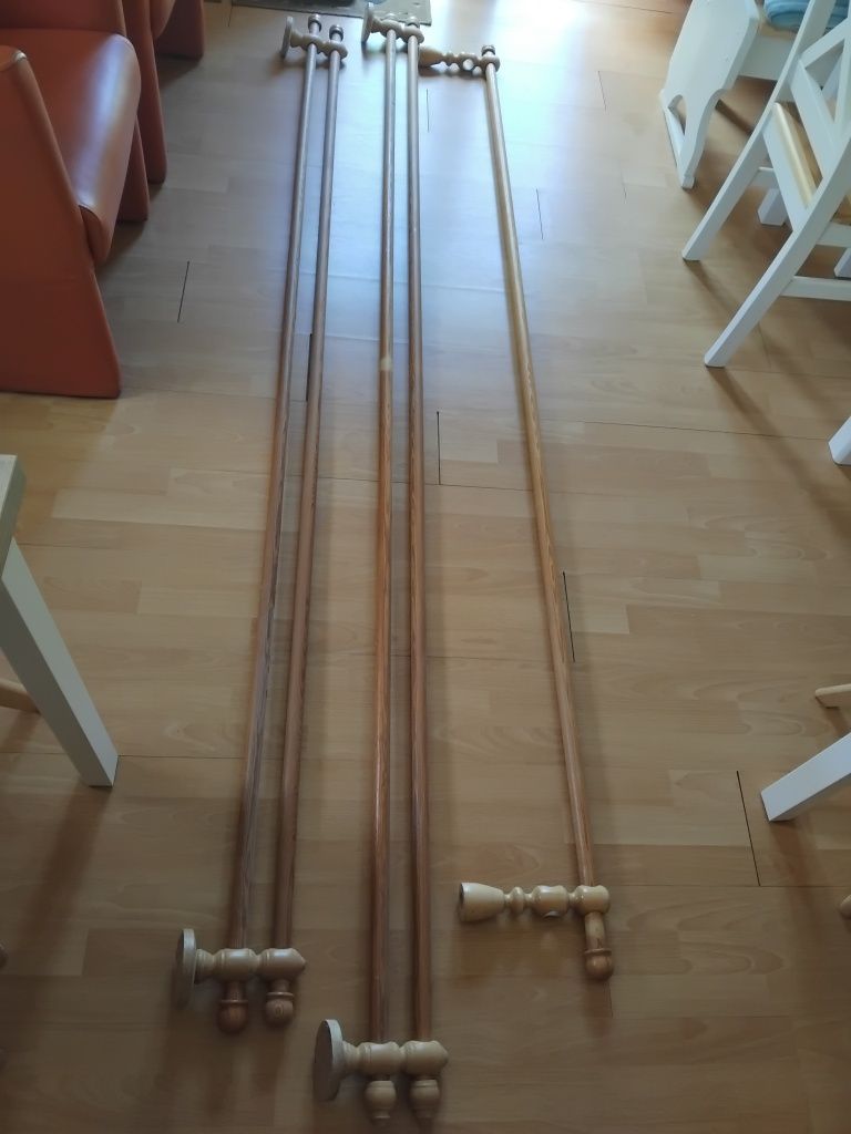 Karnisze drewniane.Dwa podwójne,jeden pojedyńczy.
