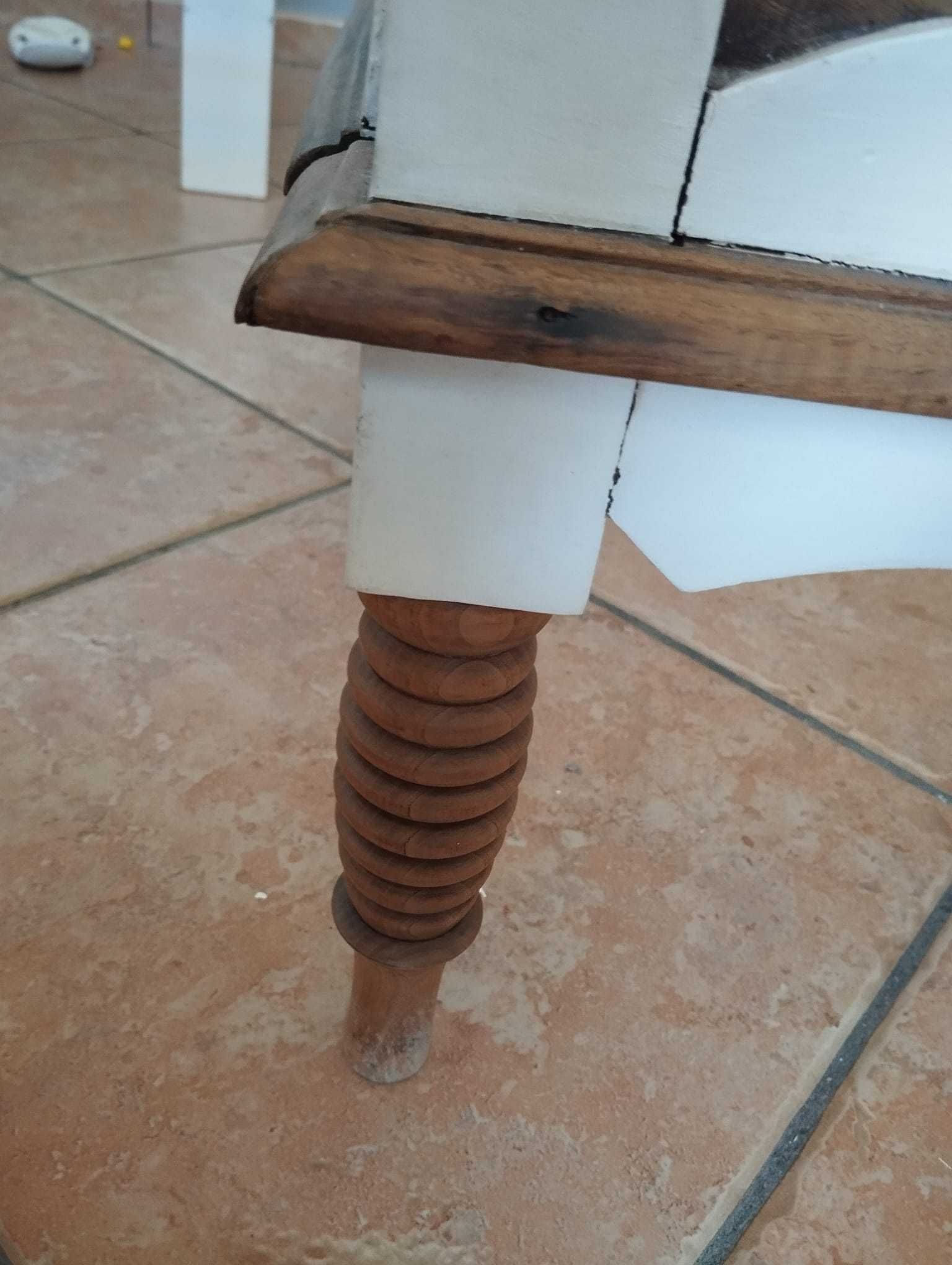 Cama Solteiro Antiga e Restaurada