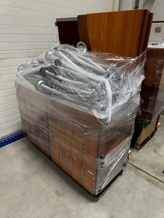 Meble biurowe na palecie