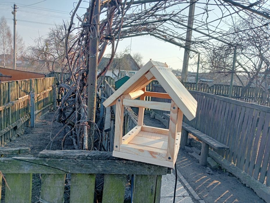 Годівниця(кормушка для птиц)годівниця для птахів.шпакіниця.