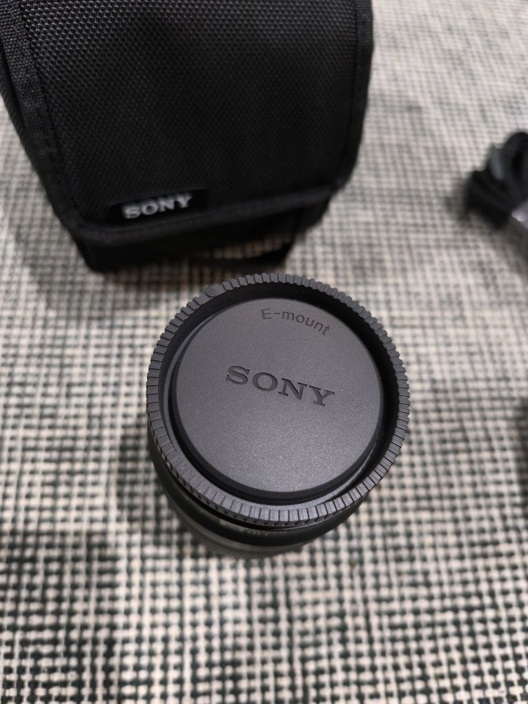 Sony Lente Zoom APS-C, 18 - 135 mm F3.5-5.6 Oss, Zoom de 7.5 X