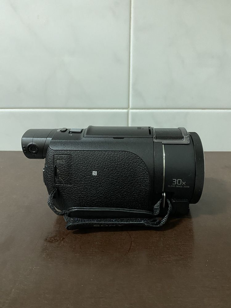 Máquina de filmar Sony FDR-AX 53 4K (para peças)