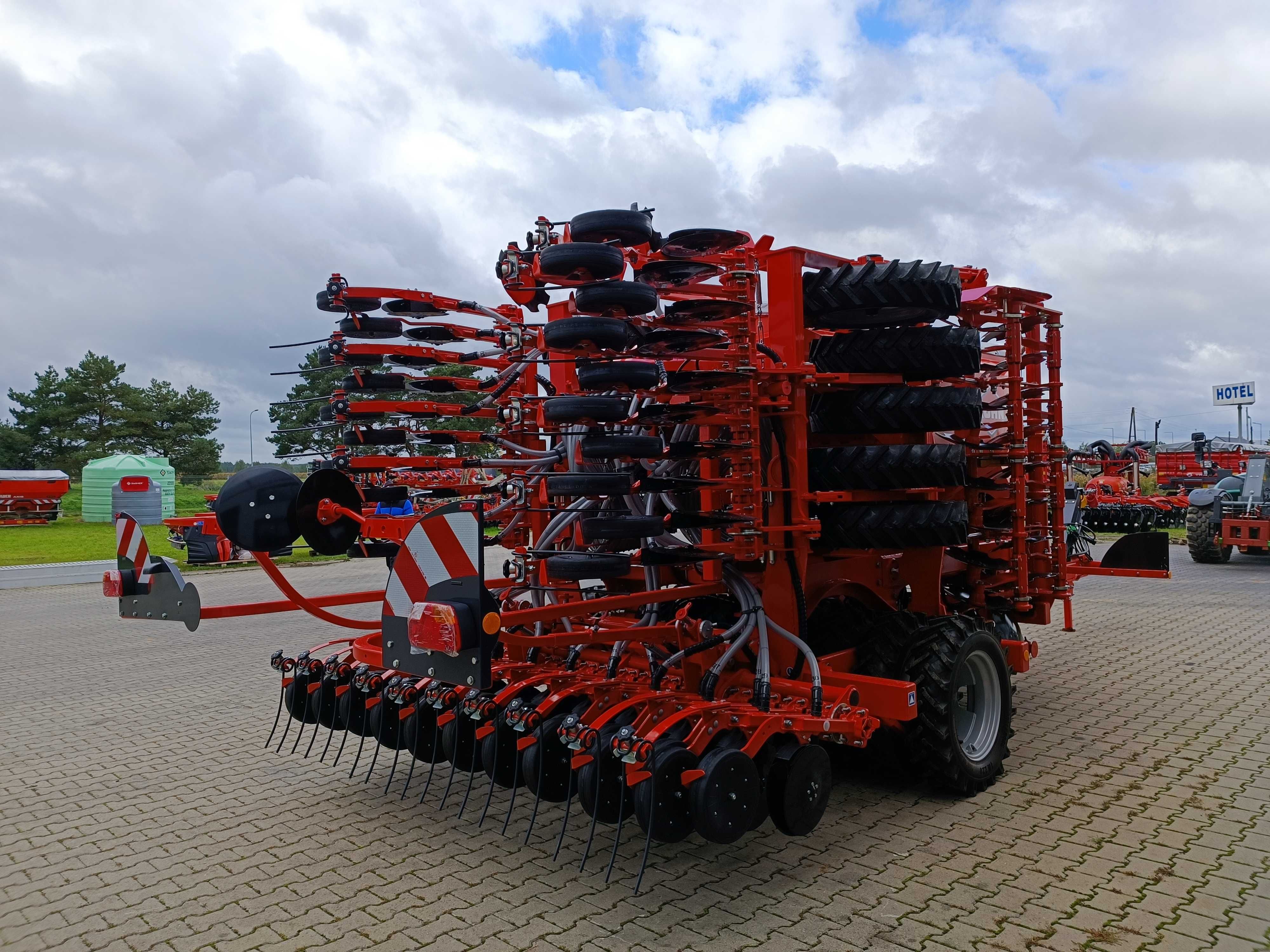 ESPRO R 6000 - siewnik do siewu uproszczonego KUHN - od ręki