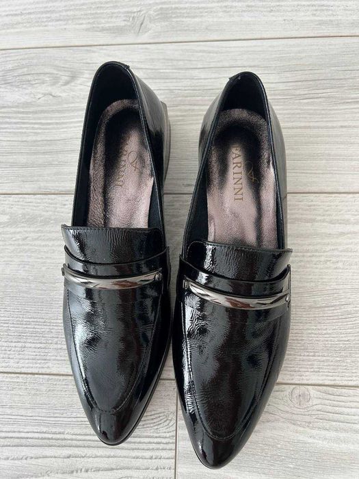 Лофери чорного кольору. Нові