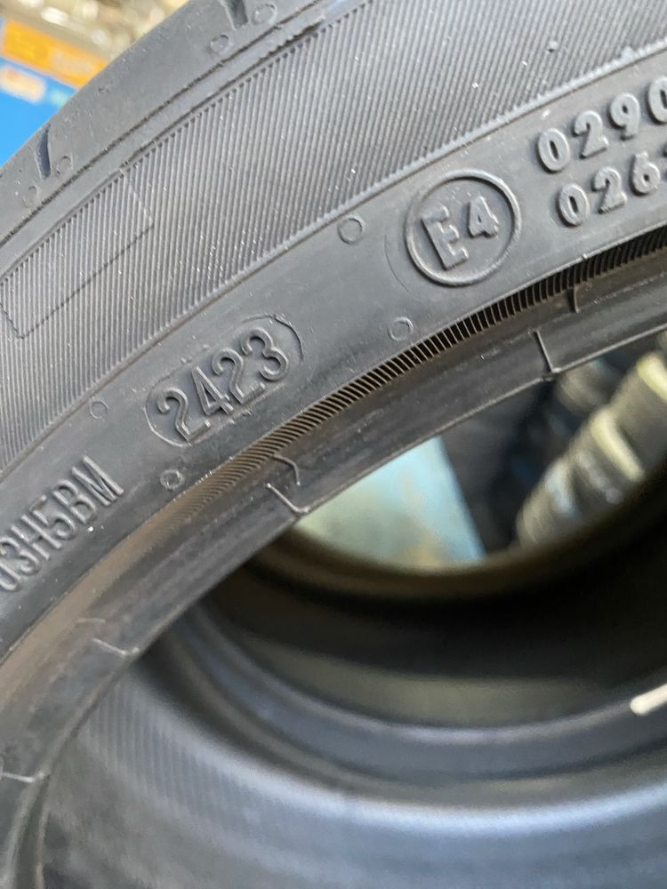 Pneus 245 / 35 R 19 Continental