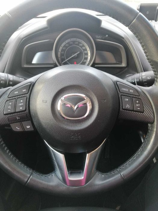 Vendo Mazda 2 ,com 27 720klms , gasolina, 2015