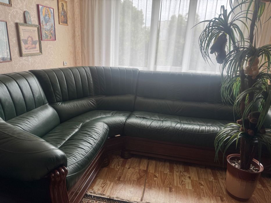 Кожаный угловой диван