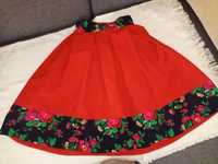 Rozkloszowana spódnica z kwiatowym wzorem folk