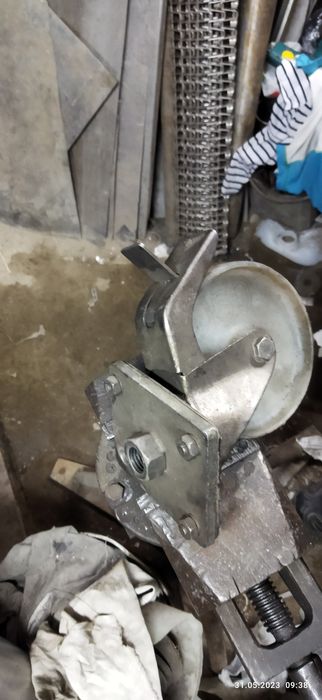 Колеса поворотные для тачки