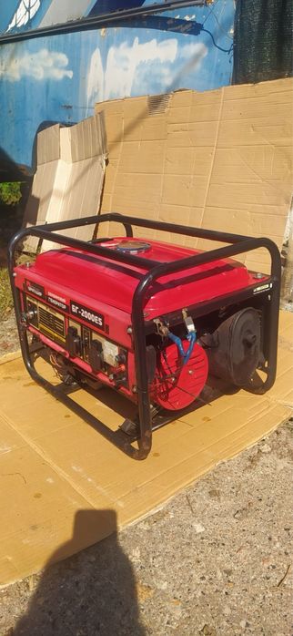 Бензиновий генератор Бригадир БГ2000ES