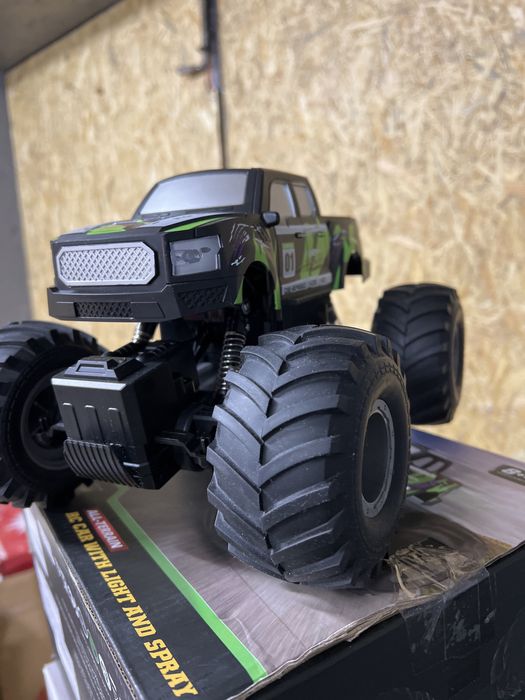 Автомобіль на радіо управлінні deerc