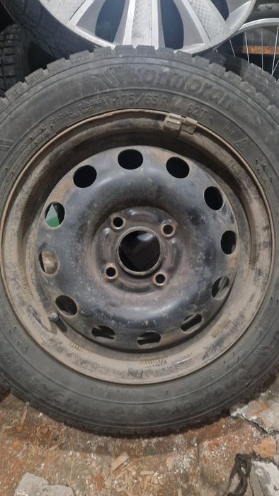SPRZEDAM  Opony zimowe Komoran 175/65 R 14 rok 2021