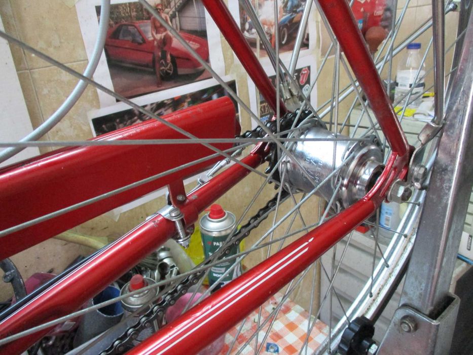 Bicicleta Senhora Pasteleira VERMELHA YÉ-YÉ c/ mudanças VINTAGE