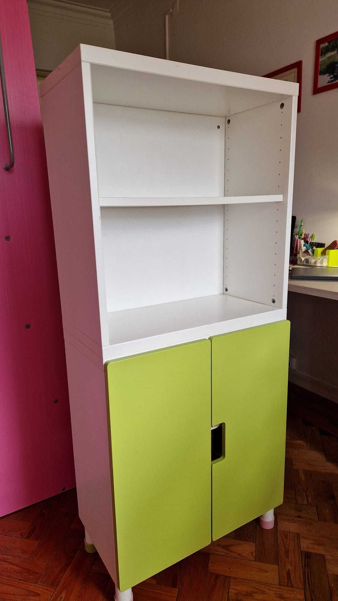 Estante IKEA de criança