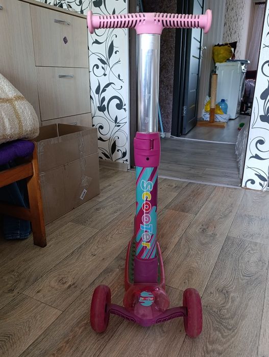 Самокат дитячий для дівчинки