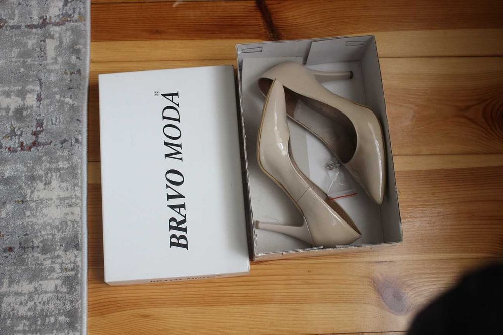 Czółenka skóra lakier Bravo Moda.
