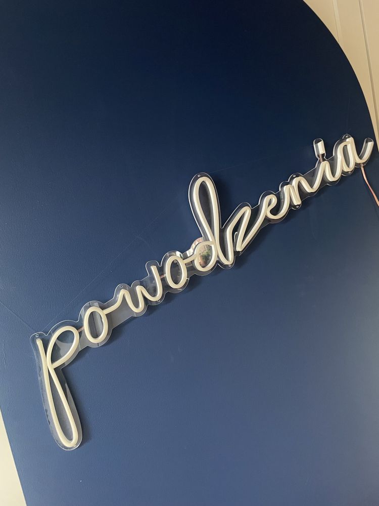 „Powodzenia” Neon na wynajem