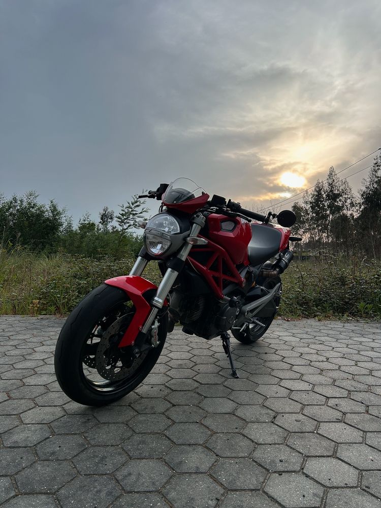 Ducati Monster 696