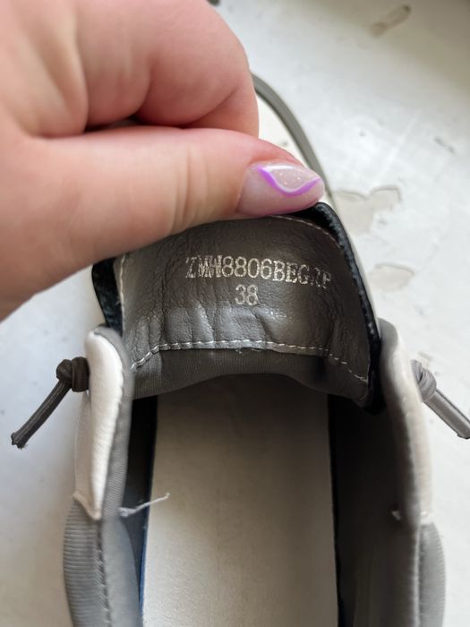 Кросівки,в чудовому стані!