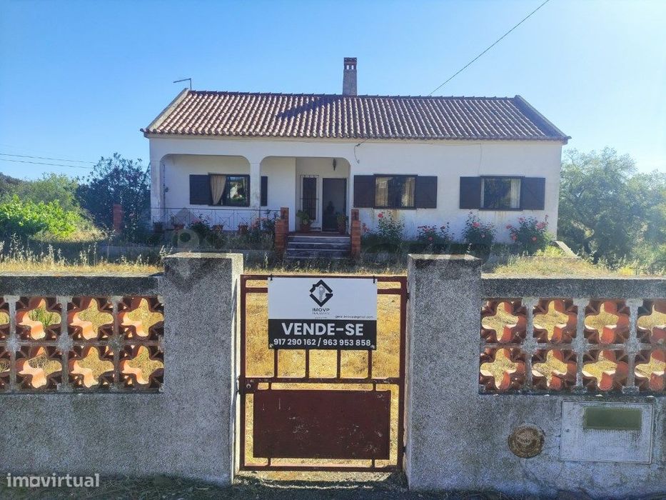 Moradia T3 localizada na localidade da Dogueno, Concelho de Almodôvar