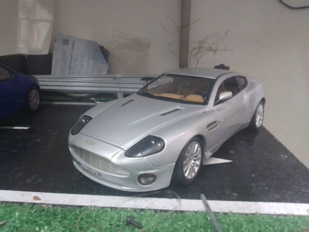 Miniatura 1/18 Aston Martin