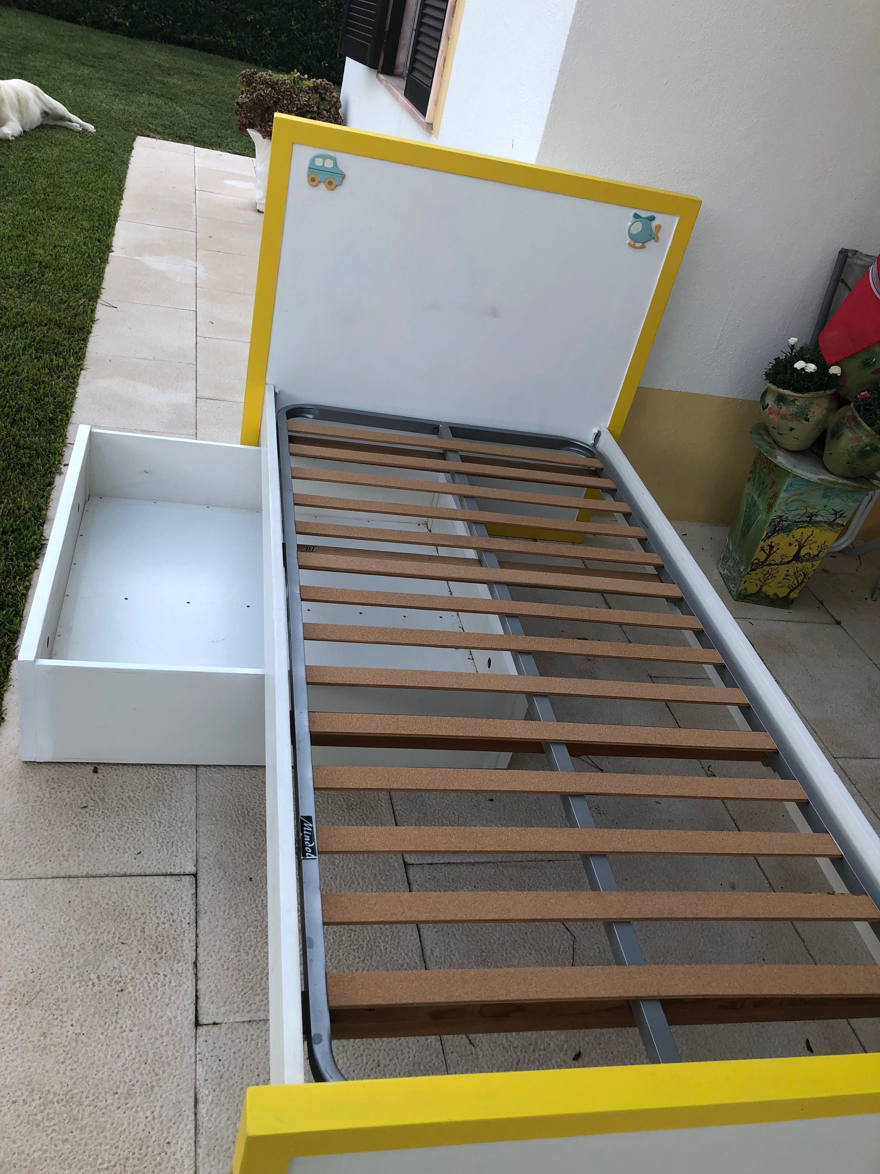 Cama solteiro com gavetões