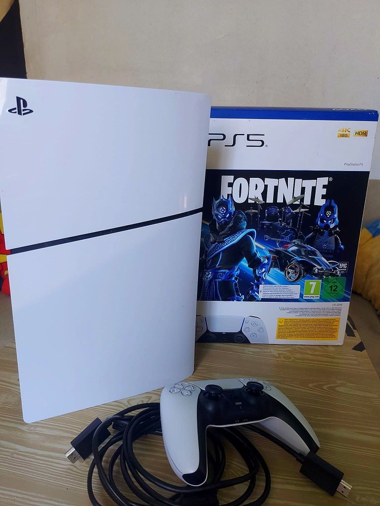 PS5 slim 1TB com