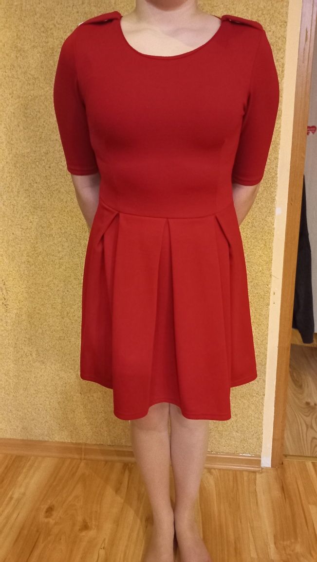 Czerwona sukienka dla dziewczyny 13 lat
