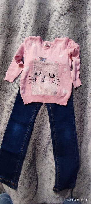 Komplet sweterek z kotkiem + ocieplane jeansy  C&A