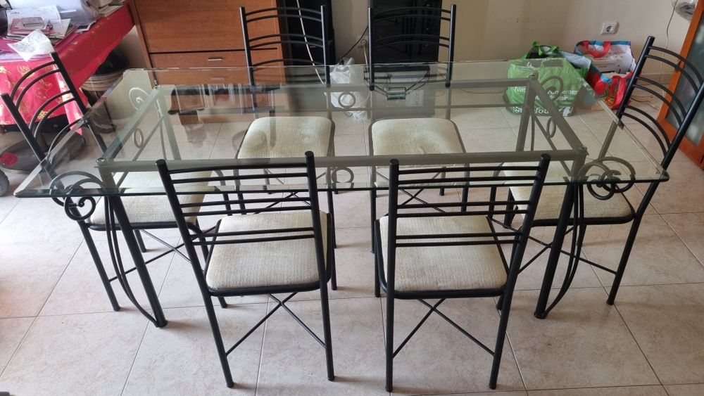 Vendo mesa jantar e 6 cadeiras