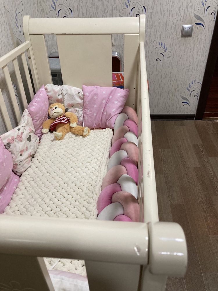 Продам детскую кроватку , цена за весь набор