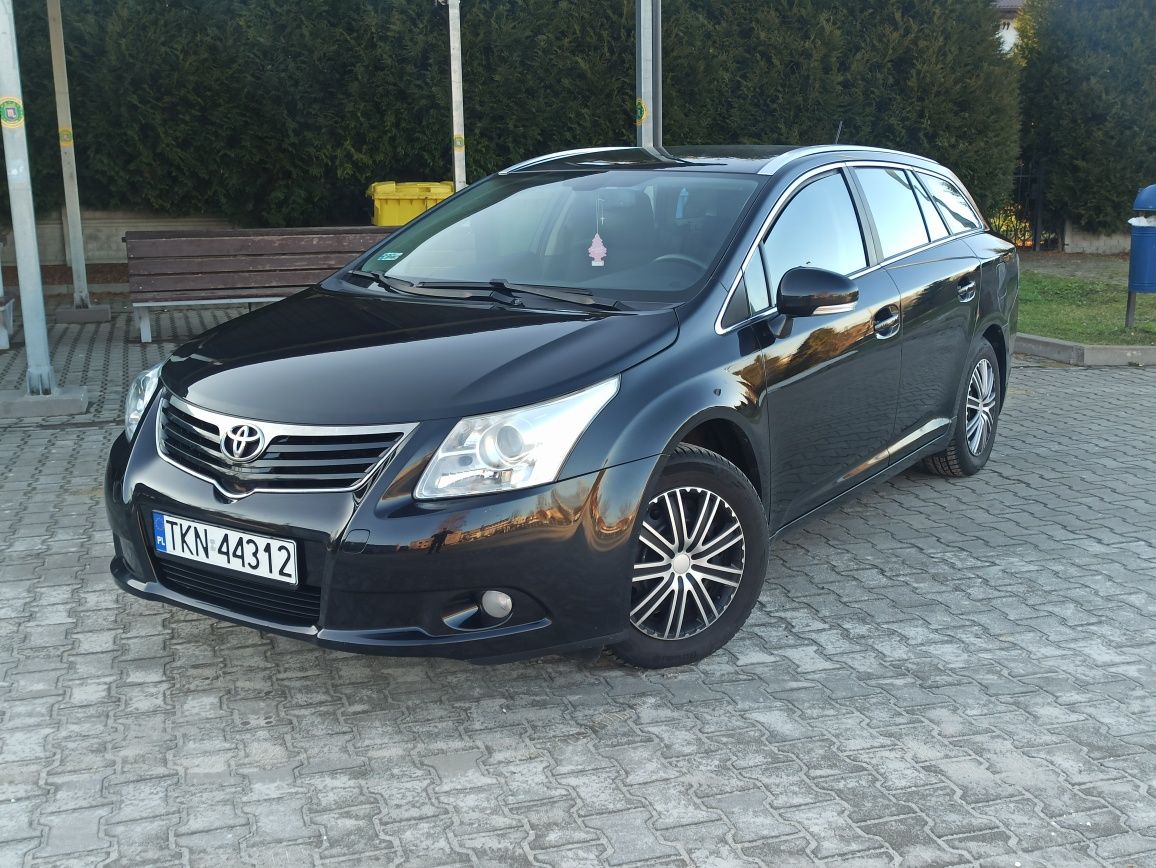 Toyota Avensis_2.0d_Hak_Nowe opony_Super stan