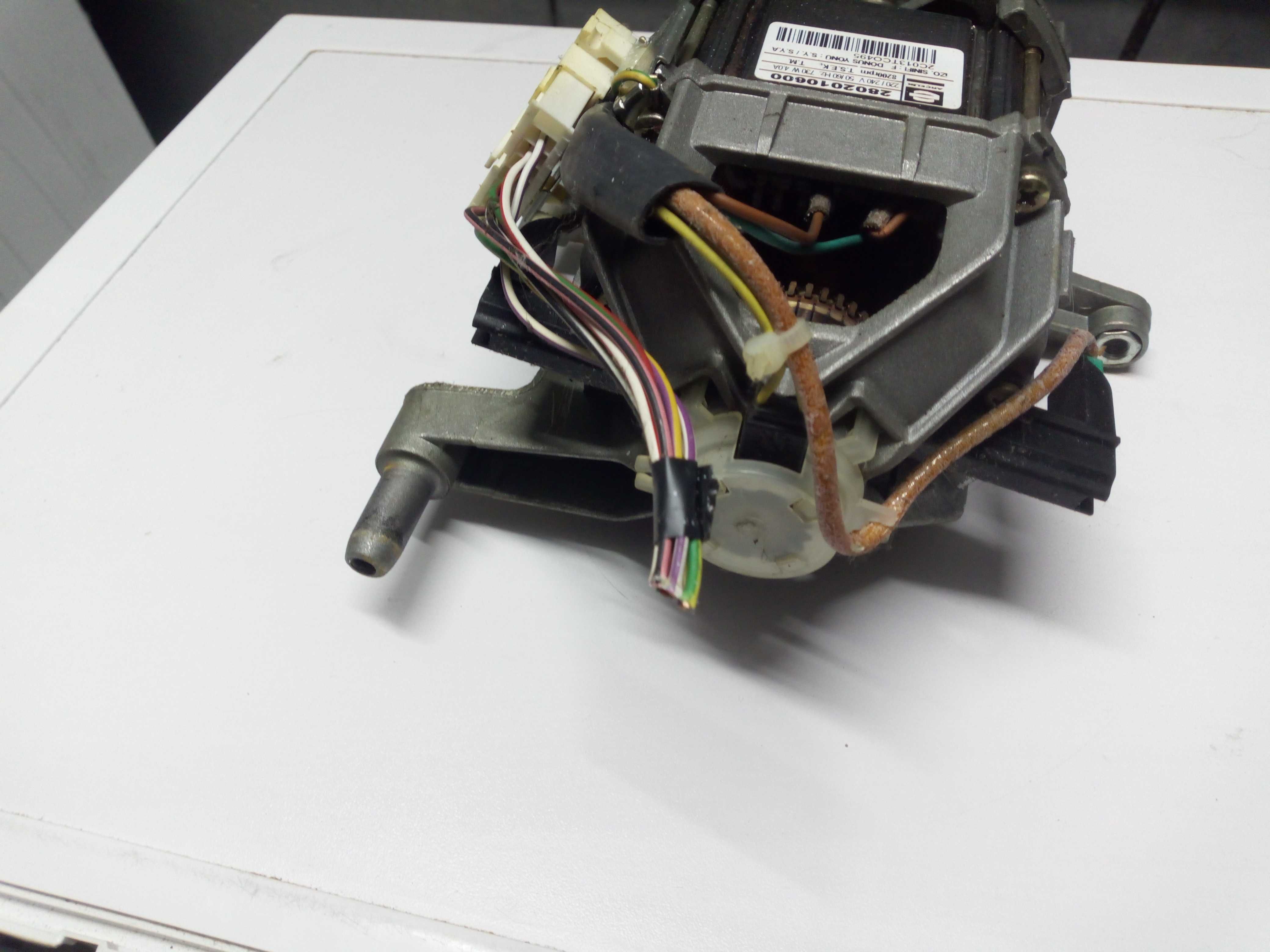 silnik napędowy Arcelik do pralki Beko WMB6108 SE