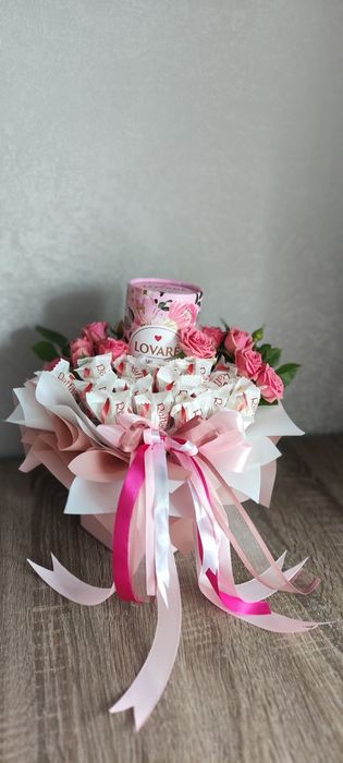 Подарунки.Квіткові комплзиції.Квіти. Подарунки до дня вчителя