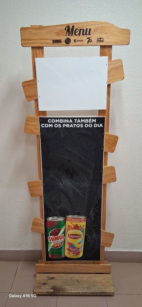 Suporte/Porta Menus Vertical de Chão - SALDOS