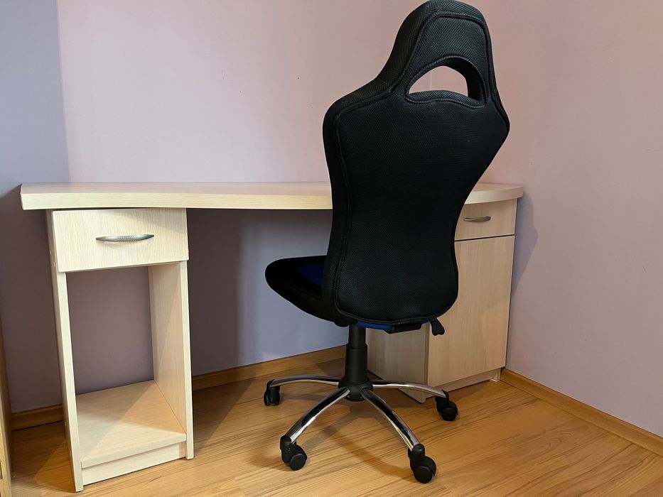 Biurko z szufladami i szafką wykonane przez stolarza