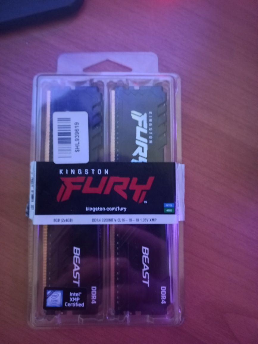 Продаю оперативну память від kingston ddr4 3200Mt/s 4гб плашка