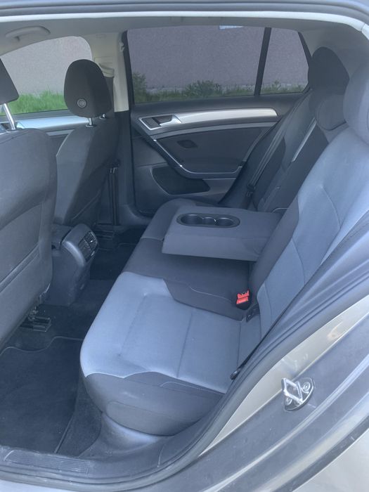 Продам Volkswagen E Golf гарний стан чудова комплектація