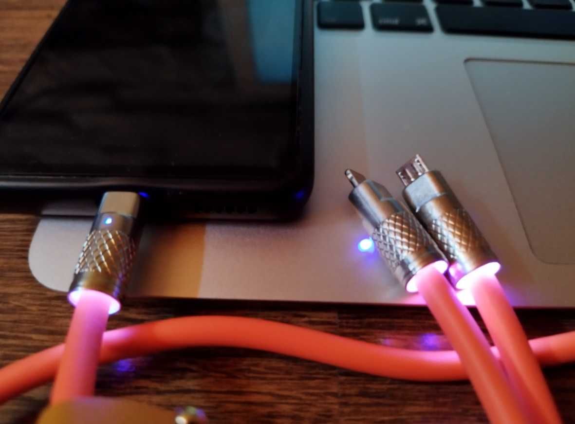 Kabel silikonowy do ładowania z trzema wtyczkami LED