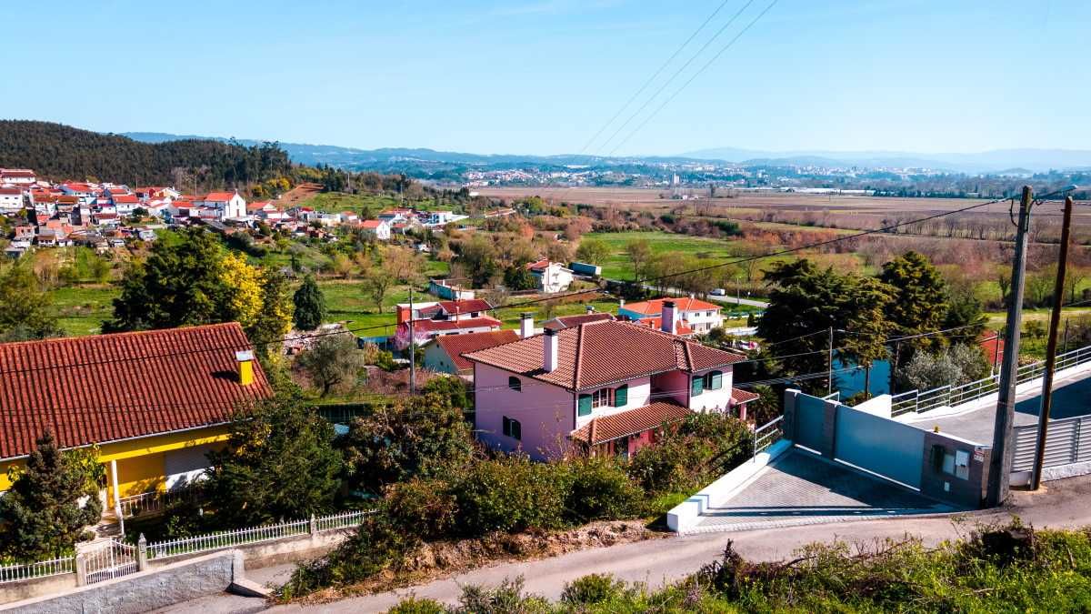 Terreno para construção de 2 moradias (2000m2)