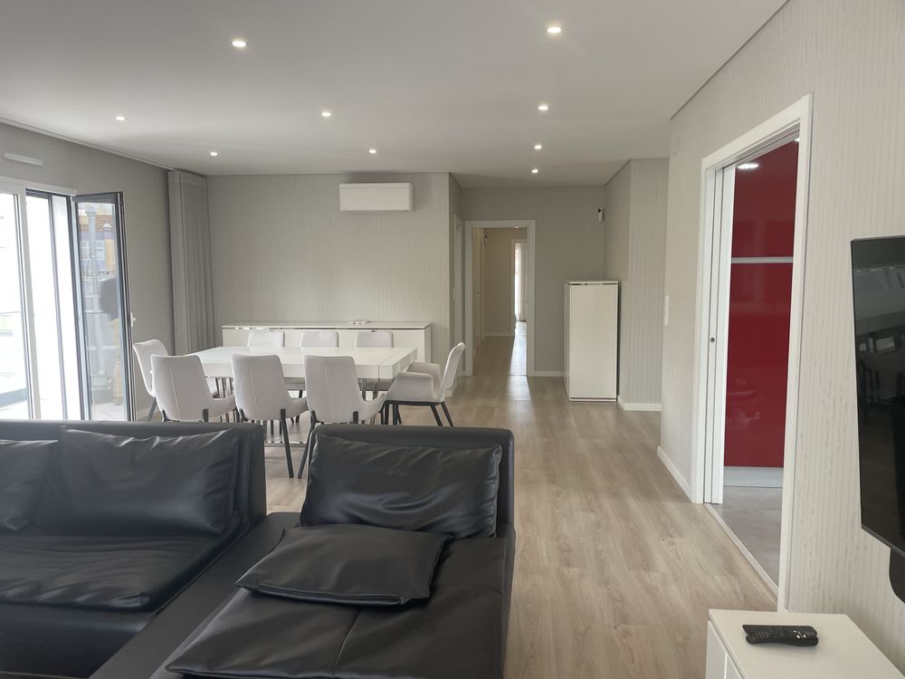 Arendamento T5 com 2 suites e terracos