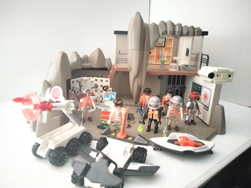 Playmobil rozbudowana baza agentów