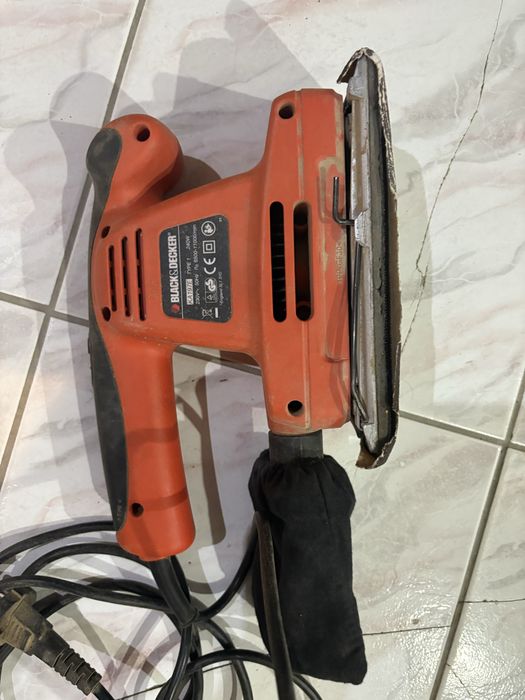 Професійна шліфмашина Black-Decker KA 197 E