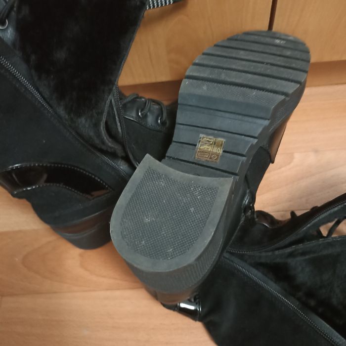 Продам зимові чоботи